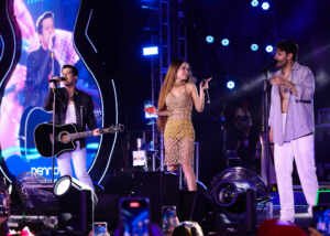 Maiara canta com Hugo e Guilherme no navio Maiara e Maraisa da PromoAção