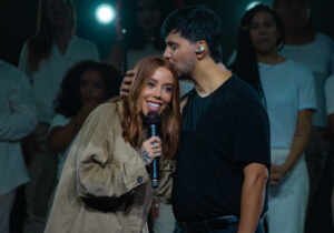 Em São Paulo, Julliany Souza emociona público na gravação de “A Maior Honra”