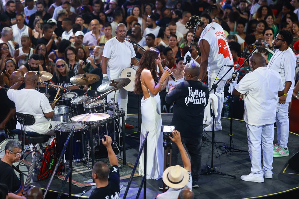 Karinah faz sua estreia no templo do samba a convite do grupo Fundo de Quintal 38 Karinah faz sua estreia no templo do samba a convite do grupo Fundo de Quintal