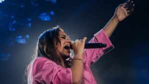 Sarah Beatriz encerra o ano com a faixa autoral “O Grande Eu Sou”
