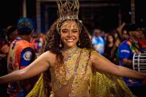 Conheça um pouco mais de Ale Jansen, Madrinha da escola de samba Em Cima da Hora
