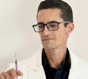 O Biomédico dos famosos no RJ: Dr. Gledson Neves sai em defesa de sua paciente