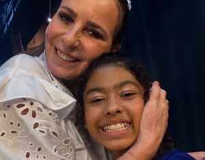 Izabella Galvão interpreta trechos de ‘Matilda’ no espetáculo Estúdio Broadway Celebrate