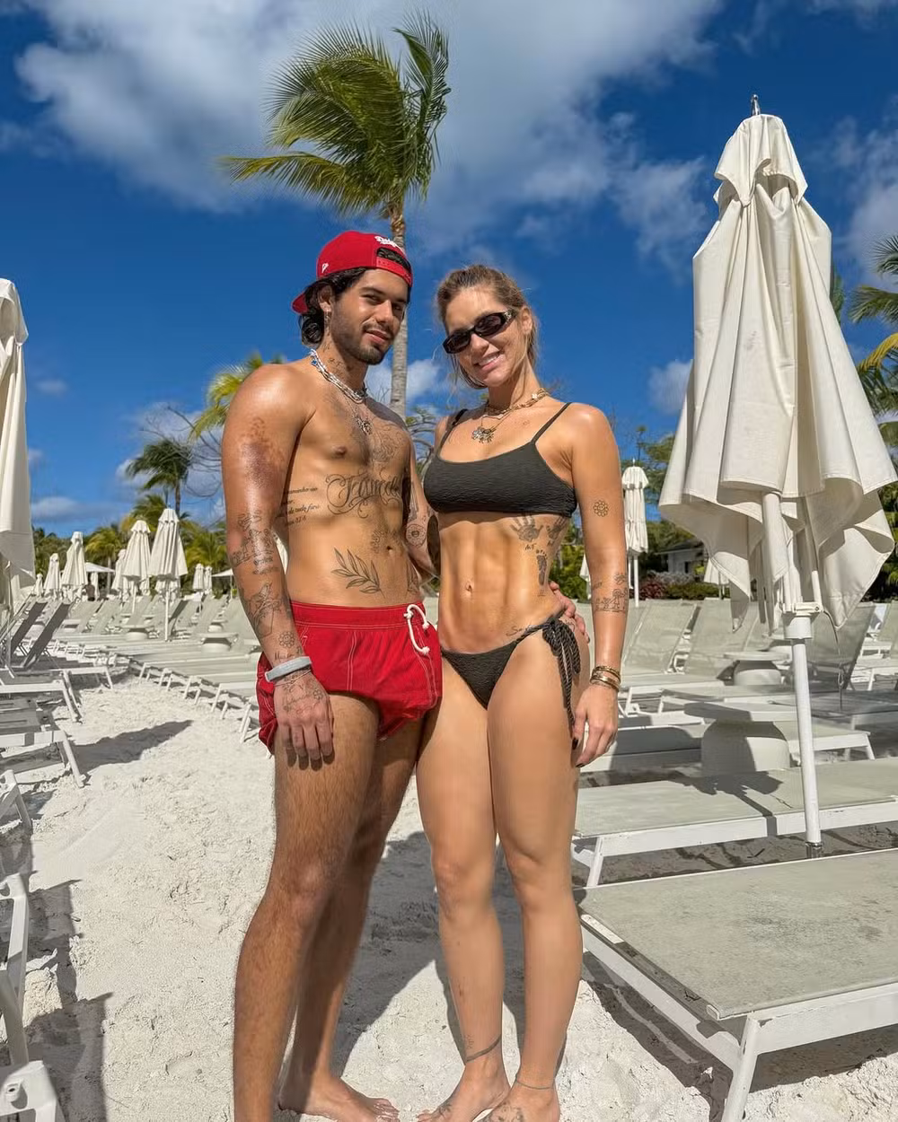 Virginia Fonseca ostenta tanquinho em férias com Zé Felipe e filhos nas Bahamas