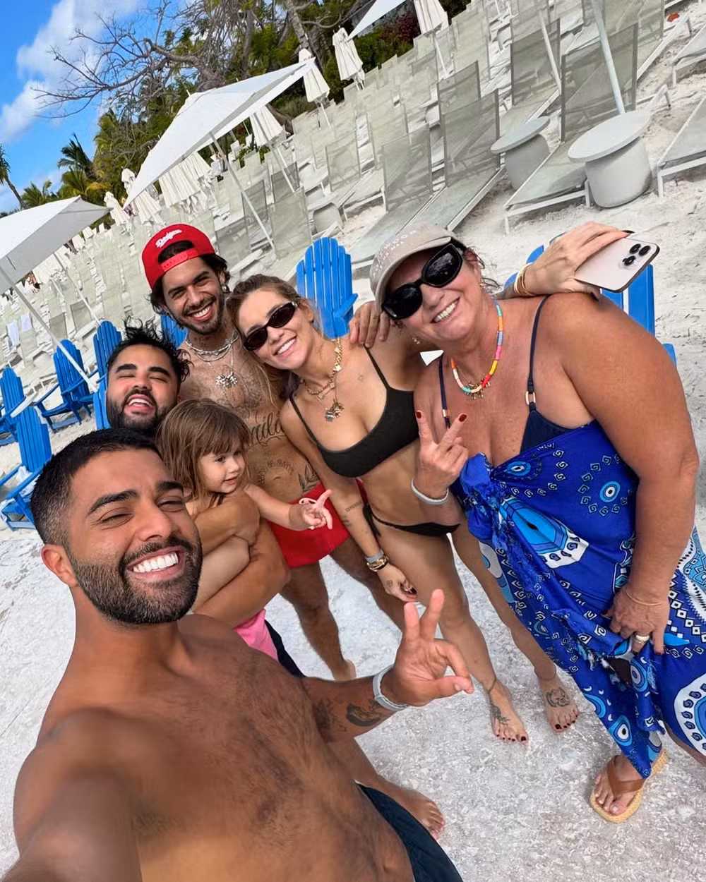 Virginia Fonseca ostenta tanquinho em férias com Zé Felipe e filhos nas Bahamas