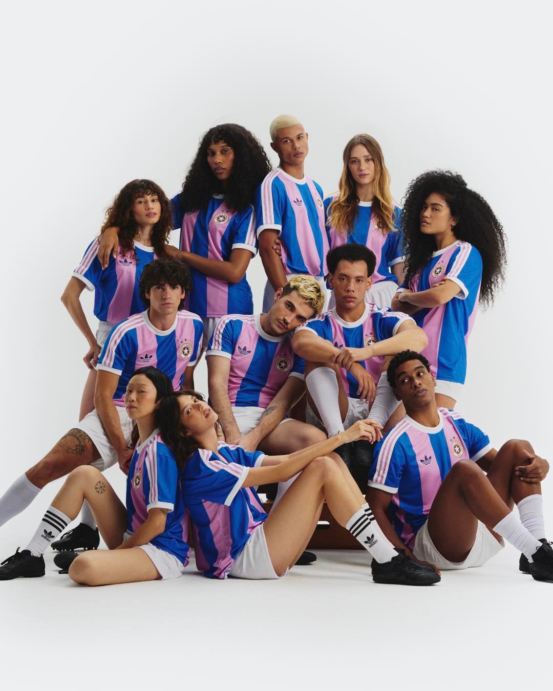 Em coleção inédita, Adidas e Jão lançam camisa inspirada na música ‘Meninos e Meninas’ 22 2