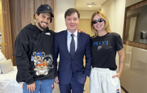 Virginia Fonseca realiza novos procedimentos estéticos com o dermatologista Alessandro Alarcão