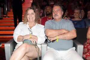 Chiquinho Oliveira e esposa prestigiam show intimista do Roupa Nova em Cruzeiro Temático