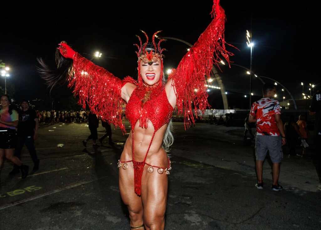 Juju Salimeni rainha de Bateria da Barroca Zona Sul, chega para Ensaio Técnico em SP