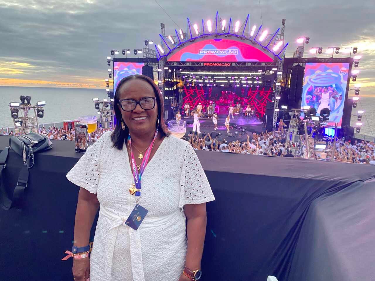 Léo Santana comanda o palco do “Navio do Gigante” e emociona sua mãe a bordo do MSC SeaView 24 Mãe de Leo Santana - Foto: Will Dias / Brazil News