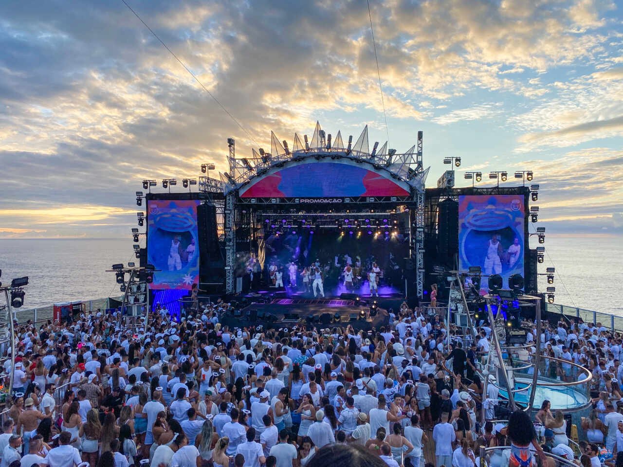 Léo Santana comanda o palco do “Navio do Gigante” e emociona sua mãe a bordo do MSC SeaView 25 Navio do Gigante - Foto: Will Dias / Brazil News