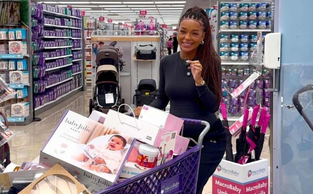Brunna Gonçalves inicia compras para Zuri em Orlando Brunna Gonçalves inicia compras para Zuri em Orlando