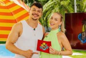Tata Estaniecki estreia PodDelas de Verão ao lado do marido, Júlio Cocielo, nesta terça