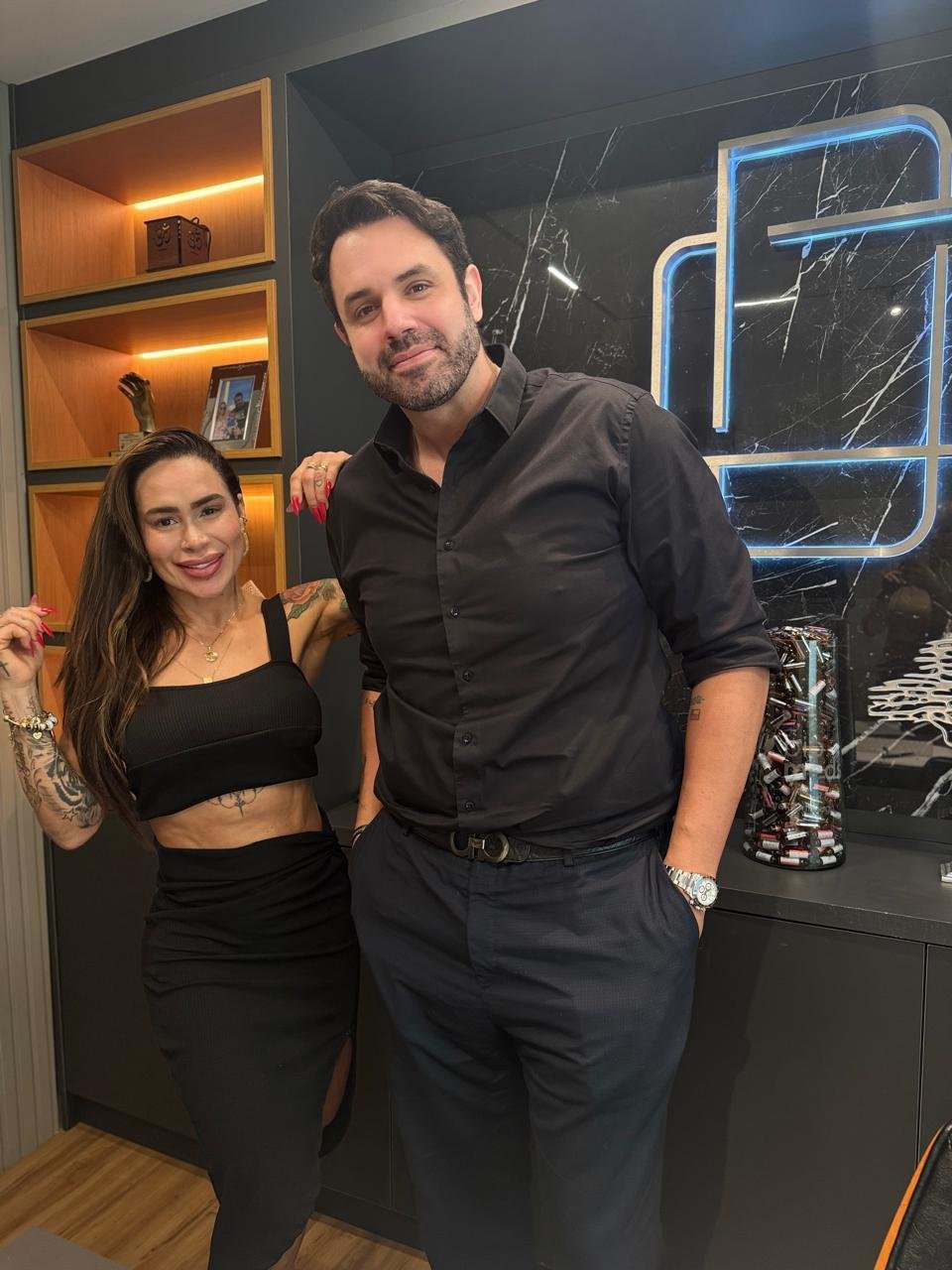Musa Fitness Fabi Frota intensifica cuidados com Dr. Derek Camargo para o Carnaval 2025 21 Fabi Frota e Dr. Derek Camargo - Crédito da Foto: Divulgação