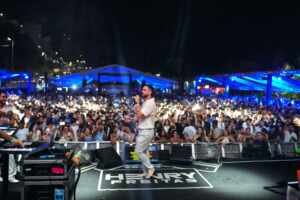 Henry Freitas encanta público com show eletrizante e anúncio para o Carnaval de Salvador