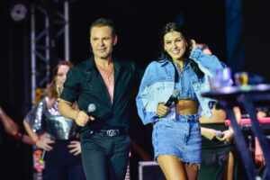 Eduardo Costa agita o “Navio da Boiadeira” em show Sunset com Ana Castela