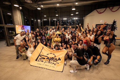 “Samba da Praça homenageia grandes artistas negros de todos os tempos” em empresas de São Paulo