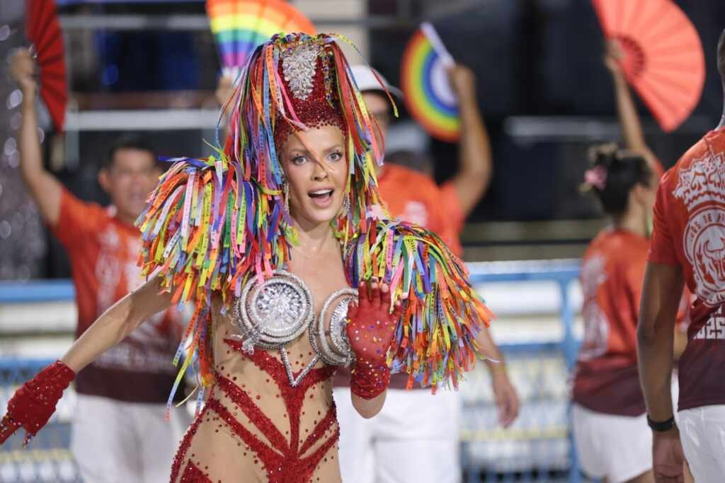 Musa Jaquelline brilha no Ensaio Técnico da Unidos de Padre Miguel na Sapucaí Musa Jaquelline brilha no Ensaio Técnico da Unidos de Padre Miguel na Sapucaí