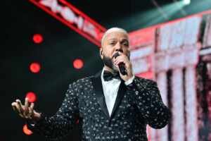 Belo In Concert agita o Espaço Unimed em São Paulo com show repleto de hits e emoção