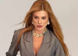 Deborah Albuquerque rebate críticas ao corpo: “Mulheres criticando mulheres”