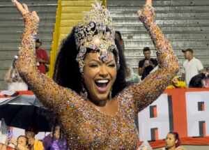 Rainha das Rainhas Simone Sampaio – 30 Anos de Carnaval e a Paixão que Transcende a Passarela