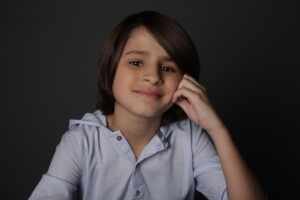 Arthur Monteiro: Aos 12 anos, jovem ator brasileiro brilha em série internacional da Netflix