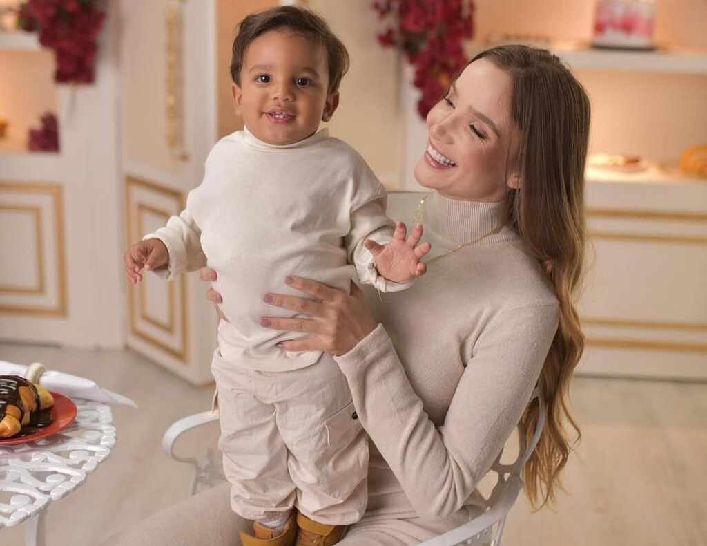 Anna Livya reflete sobre maternidade real: “Tentar ser a mãe perfeita foi meu maior erro” Anna Livya reflete sobre maternidade real: “Tentar ser a mãe perfeita foi meu maior erro”
