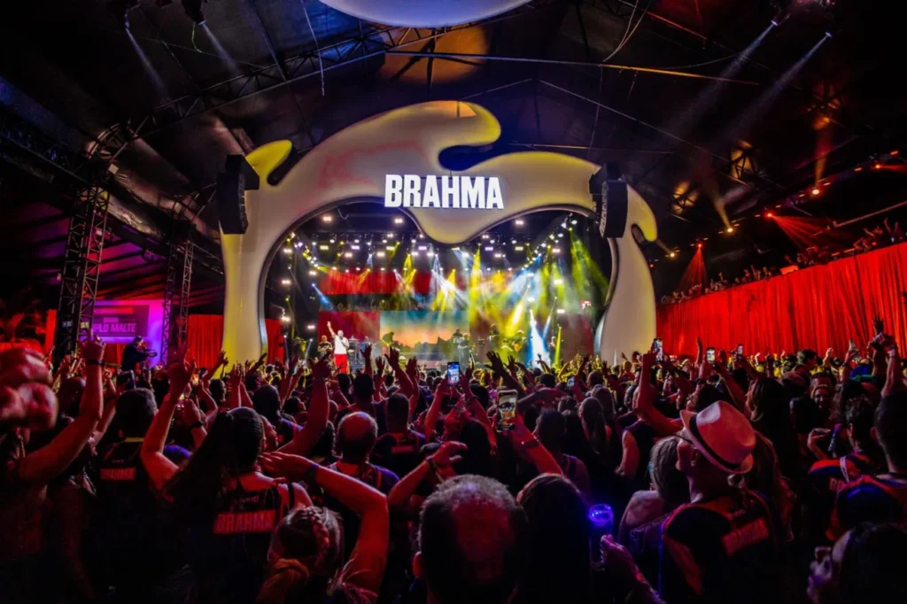 Camarote Bar Brahma promove esquenta com a presença de Sabrina Sato e famosos no centro da cidade
