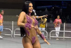 Raíssa Souza brilha em ensaio da Barroca Zona Sul com look ousado para o Carnaval