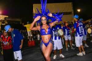 Carla Prata dá show em último ensaio técnico e entrega detalhe inédito da fantasia para o desfile