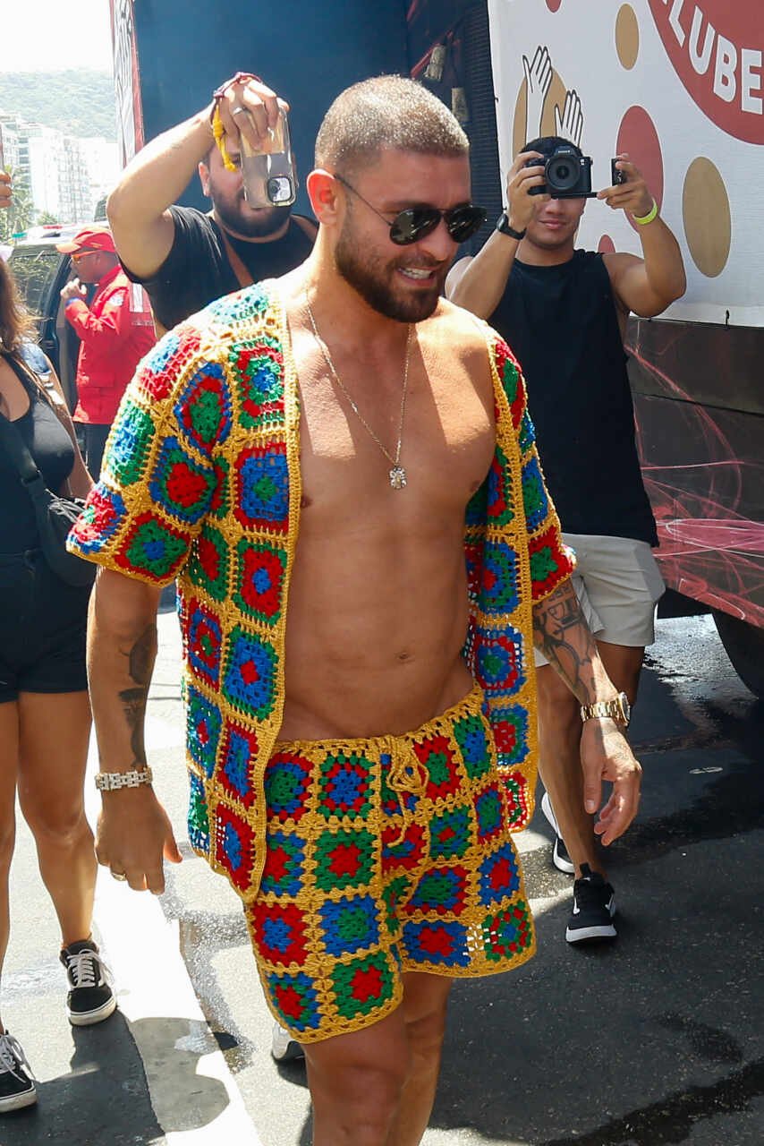 Diogo Nogueira agita bloco 'Clube do Samba' e troca beijos com Paolla Oliveira 27 Diogo Nogueira agita bloco 'Clube do Samba' e troca beijos com Paolla Oliveira