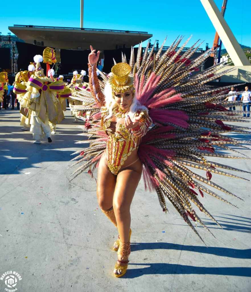 Amanda Fernandes usa fantasia de alta costura na Marquês de Sapucaí e já projeta o carnaval 2026 17 Amanda Fernandes Foto Marcelo Moura 4