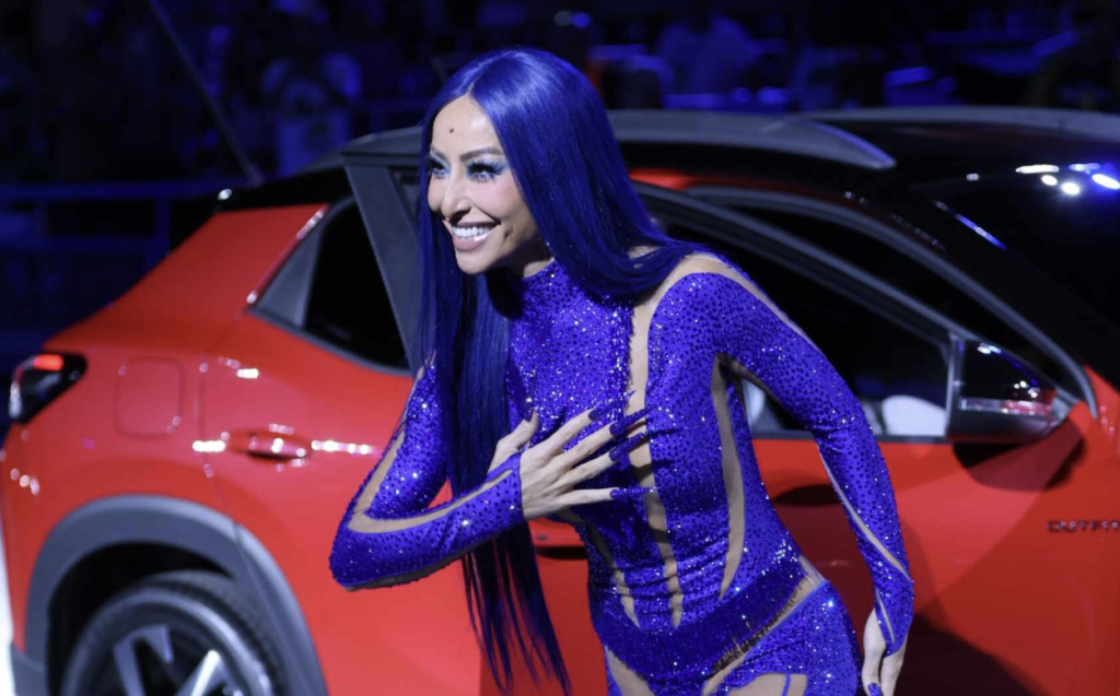 Sabrina Sato brilha em desfile da Volkswagen durante esquenta na Sapucaí 25 Sabrina Sato brilha em desfile da Volkswagen durante esquenta na Sapucaí