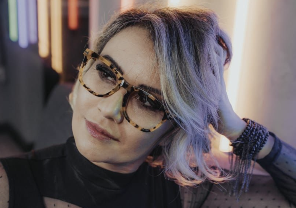 Rosângela Glasses: Um Olhar que Transforma Vidas Rosângela Glasses: Um Olhar que Transforma Vidas