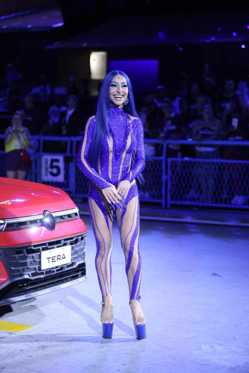 Sabrina Sato brilha em desfile da Volkswagen durante esquenta na Sapucaí 24 Sabrina Sato brilha em desfile da Volkswagen durante esquenta na Sapucaí
