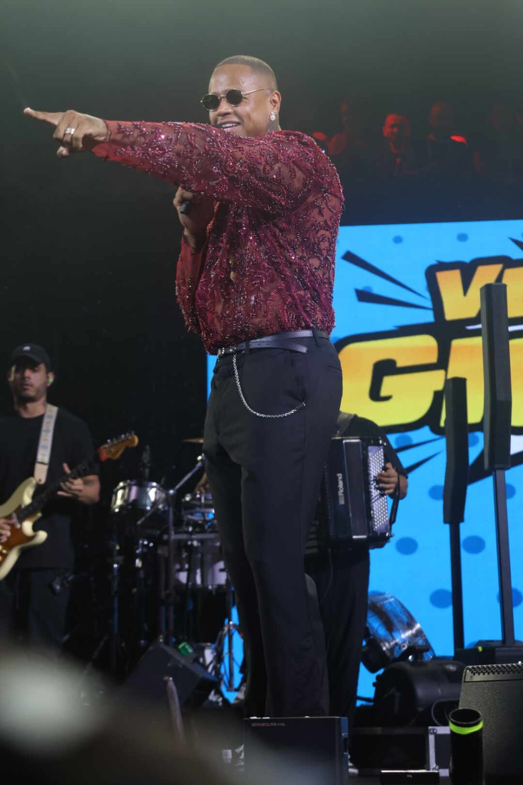 Rodrigo Phavanello e Sabrina Paiva curtem show de Léo Santana no Camarote Brahma em SP