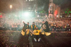 Menos é Mais faz o maior pagode de sua história no Marco Zero em Recife