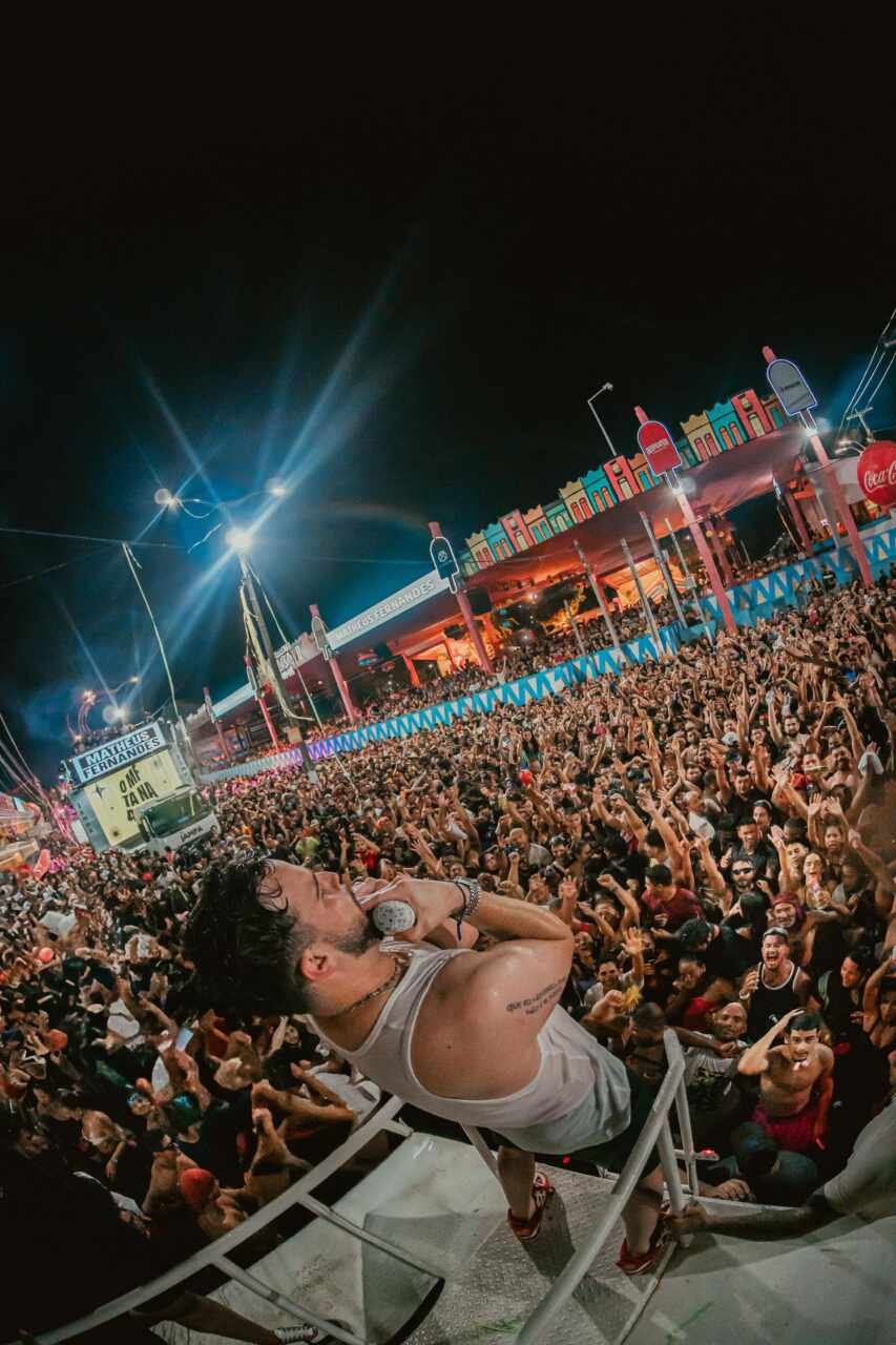 Matheus Fernandes marcou o carnaval de Aracati e é a primeira atração confirmada para o próximo ano 17 Matheus Fernandes em Aracati por David Emanuel @FOTOBYDAVID 02 scaled