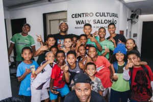 Caio Luccas visita estúdio da Crespo Music