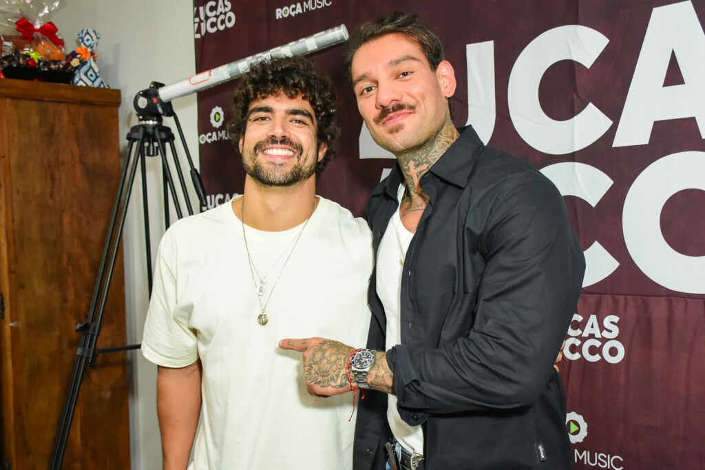 Caio Castro prestigia volta de Lucas Lucco aos palcos e São Paulo Caio Castro prestigia volta de Lucas Lucco aos palcos e São Paulo