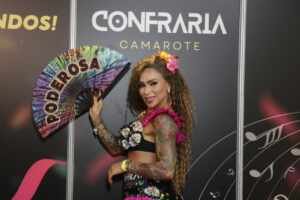 Fabi Frota brilha como madrinha do Camarote Confraria e musa da Tucuruvi no Carnaval