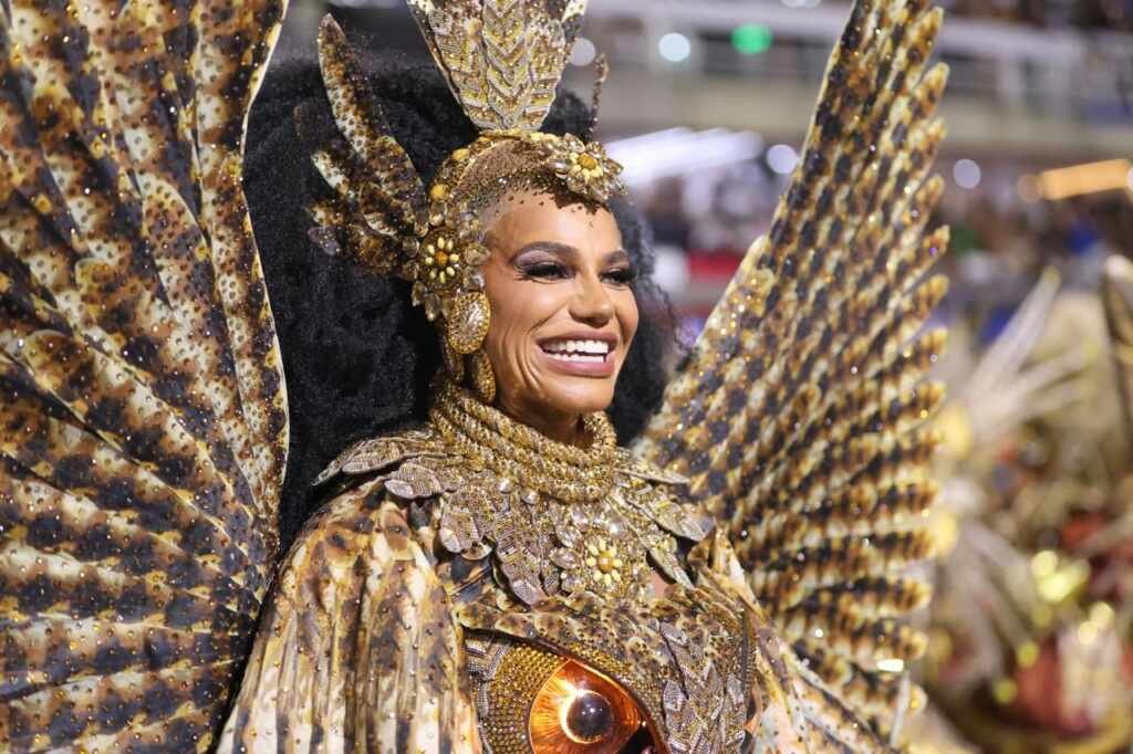 Musa da Beija-Flor, Savia David brilha na Avenida com Fantasia super cavada Musa da Beija-Flor, Savia David brilha na Avenida com Fantasia super cavada