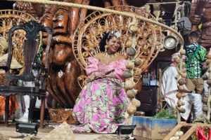 Rainha Diambi é destaque do carro alegórico da Estação Primeira de Mangueira no Carnaval Carioca