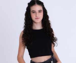 Rafaela Amendola: A jovem estrela em ascensão no cenário artístico brasileiro