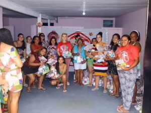 Grupo KF realiza ação social do Dia Internacional da Mulher e doa 300 kits de higiene