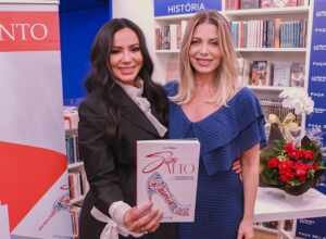 Cleo Pillon reúne famosos para o lançamento do livro em SP