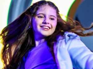 Carolina Ferreira, a jovem sensação do pop brasileiro, se prepara para brilhar na The Choice RJ