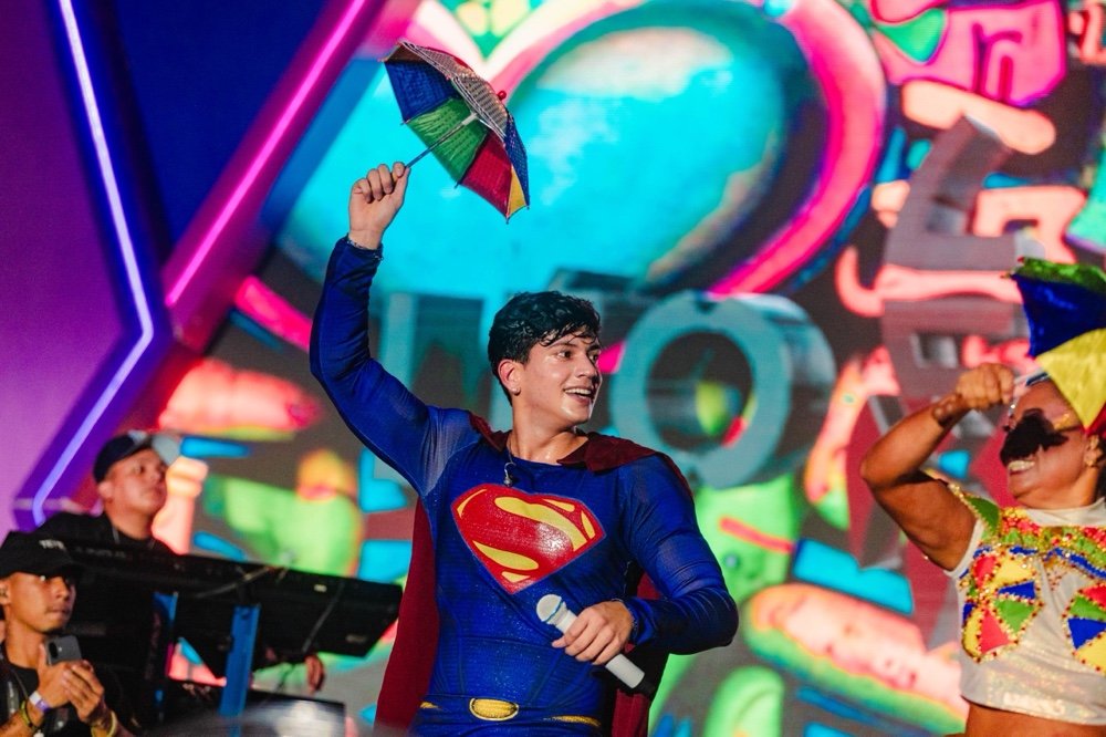 Léo Foguete agitou camarotes da Sapucaí até festa tradicional de Recife 26 Léo Foguete - Foto: Vans Bumbeers - Divulgação: TxT