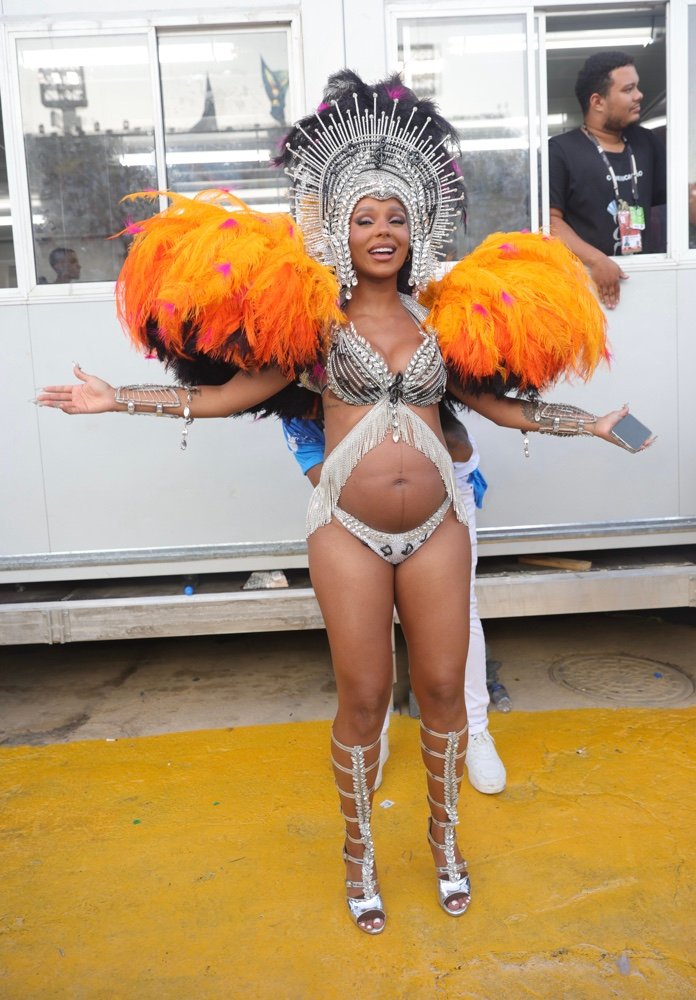 Brunna Gonçalves brilha no Desfile das Campeãs e celebra título da Beija-Flor grávida de Zuri 19 iwi 1426 1