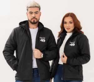 Uniformes personalizados reforçam a cultura da empresa e valorizam a equipe